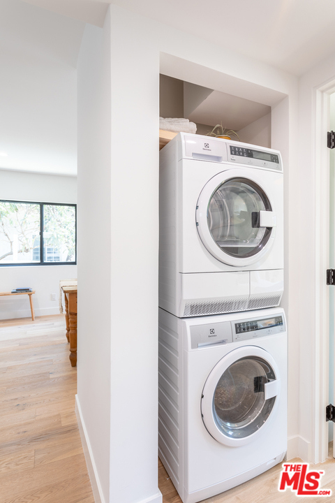 2 Bed Home for Sale in Venice, California