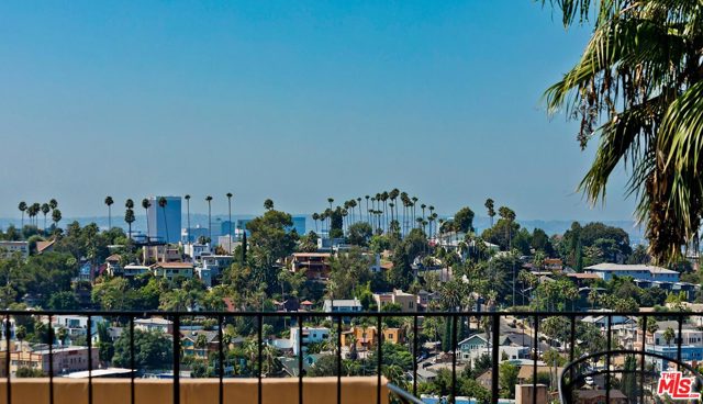 1 Bed Home for Sale in Los Angeles, California