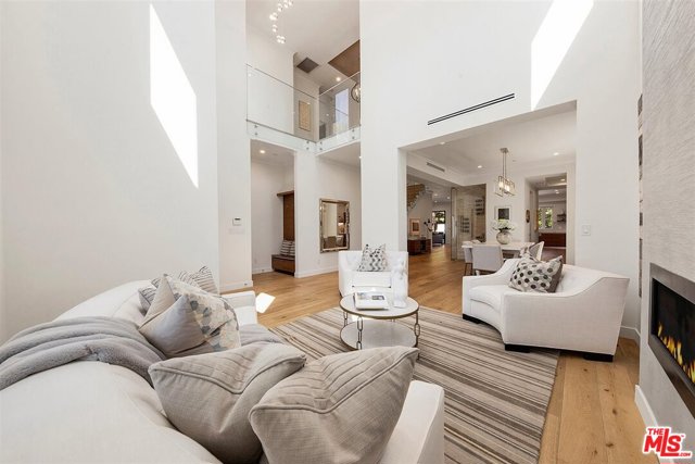 6 Bed Home for Sale in Sherman Oaks, California
