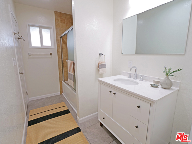 1 Bed Home for Sale in Los Angeles, California