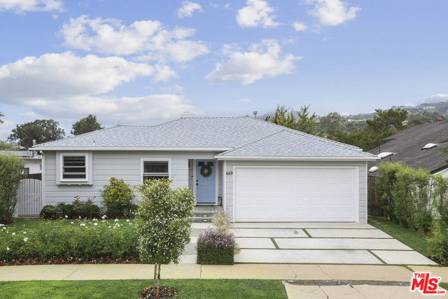 Photo of 669 LAS LOMAS Avenue, Pacific Palisades, CA 90272