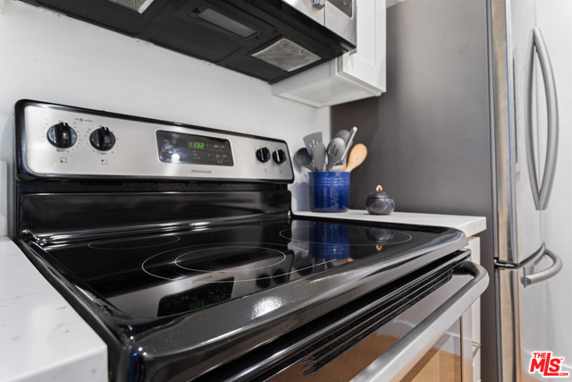1 Bed Home for Sale in Playa del Rey, California