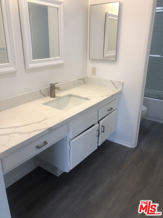 1 Bed Home for Sale in Playa del Rey, California
