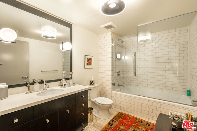1 Bed Home for Sale in Los Angeles, California