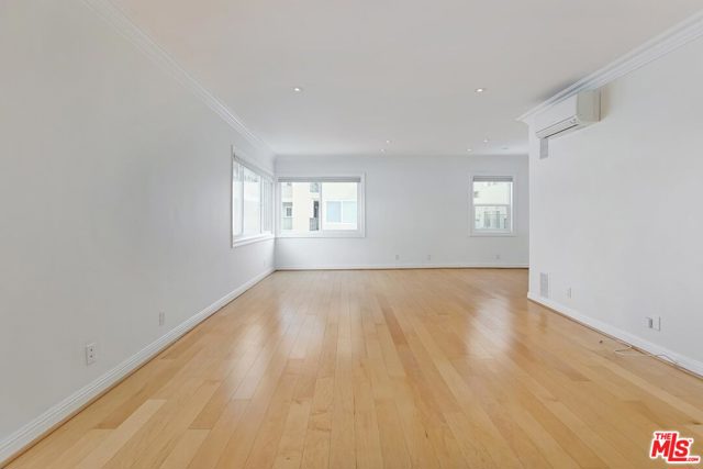 1 Bed Home for Sale in Los Angeles, California