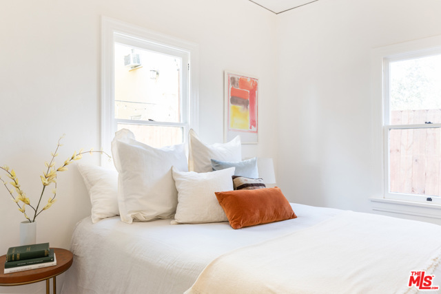 1 Bed Home for Sale in Los Angeles, California