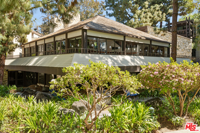 1 Bed Home for Sale in Playa del Rey, California