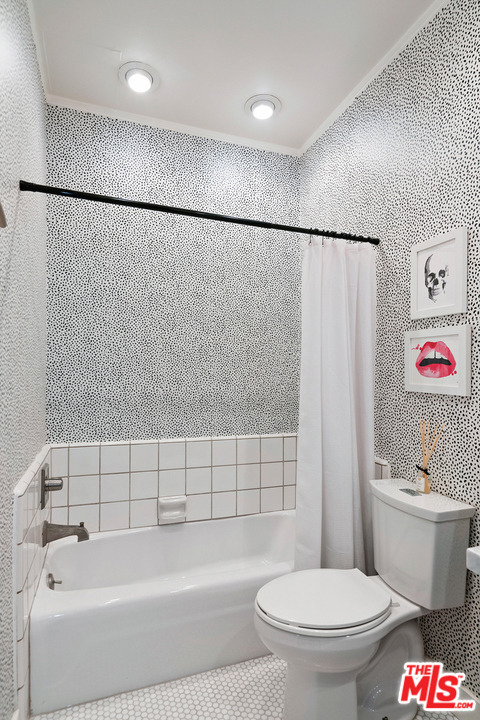1 Bed Home for Sale in Los Angeles, California
