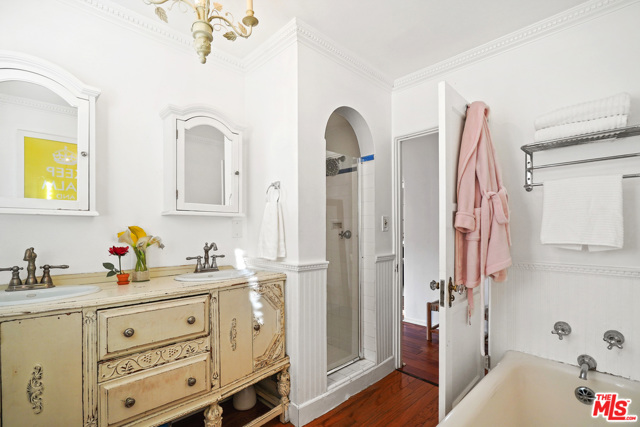 4 Bed Home for Sale in Valley Village, California