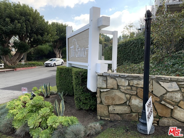 Entrance to e Estates