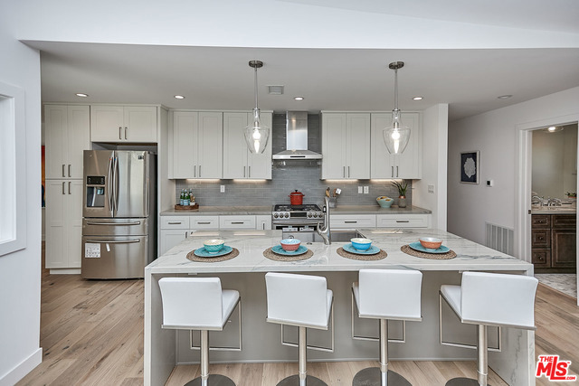Island and Kitchen