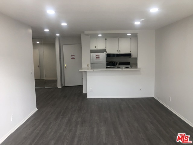 1 Bed Home for Sale in Playa del Rey, California