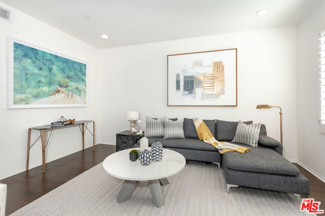 3 Bed Home for Sale in Hawthorne, California