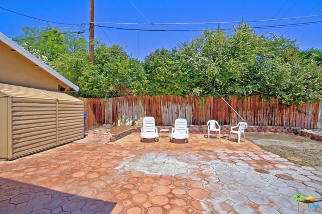 Side yard patio