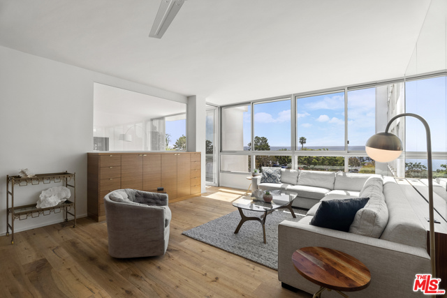 1 Bed Home for Sale in Pacific Palisades, California