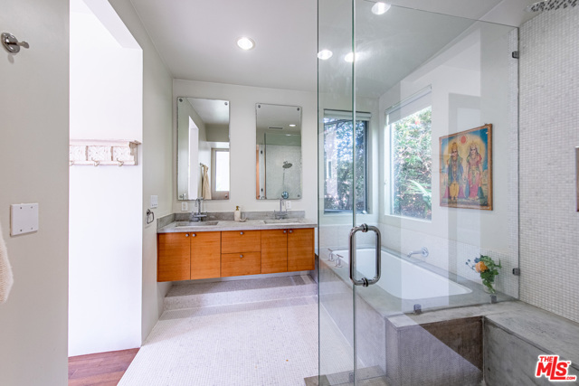 4 Bed Home for Sale in Venice, California