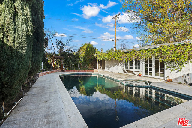 3 Bed Home for Sale in Lake Balboa, California