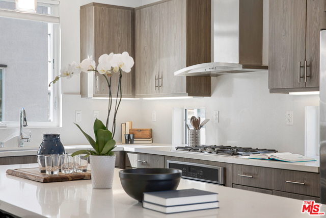 2 Bed Home for Sale in Los Angeles, California