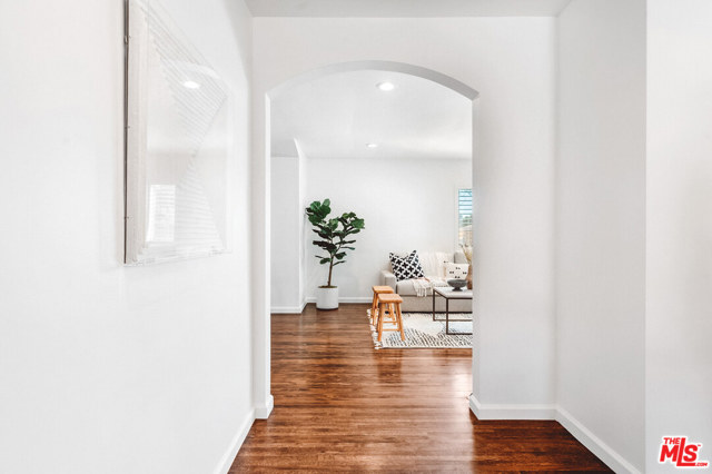 2 Bed Home for Sale in Van Nuys, California