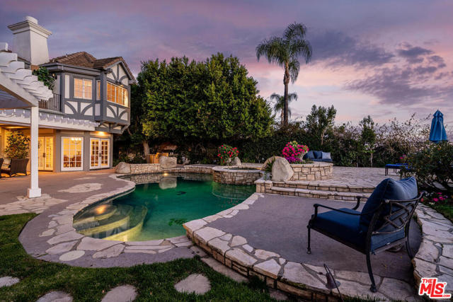 6 Bed Home for Sale in Pacific Palisades, California