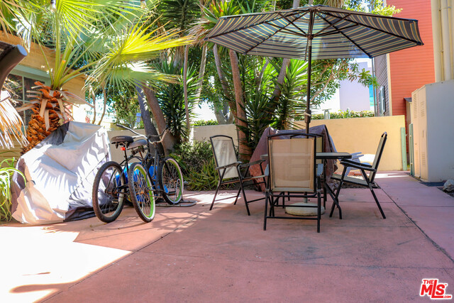 227 AVENUE F, Redondo Beach, California 90277, ,Residential Income,Sold,AVENUE F,19460230