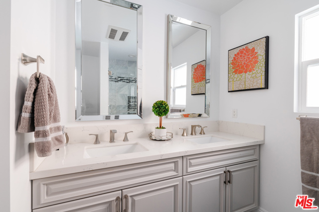 4 Bed Home for Sale in Sherman Oaks, California