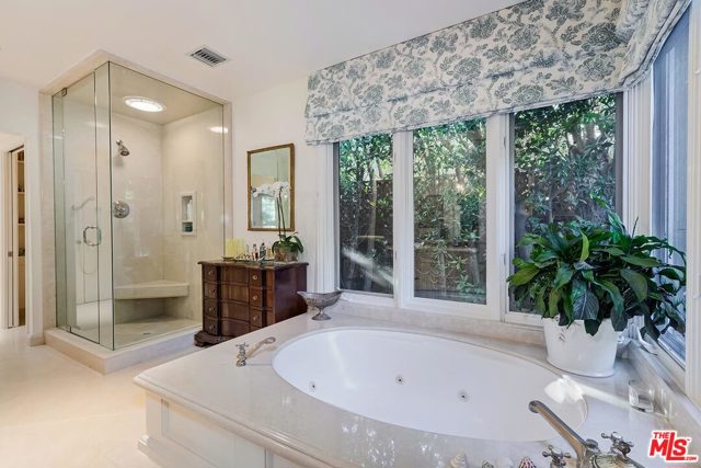 5 Bed Home for Sale in Pacific Palisades, California