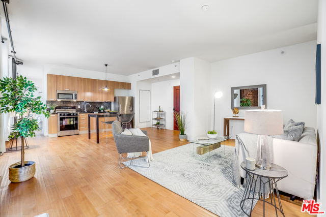 1 Bed Home for Sale in Los Angeles, California