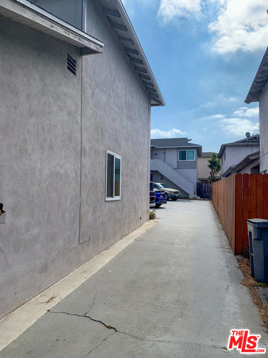 2302 Aviation Boulevard, Redondo Beach, California 90278, ,Residential Income,Sold,Aviation,21732028