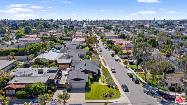 525 ROWELL Avenue, Manhattan Beach, California 90266, 3 Bedrooms Bedrooms, ,2 BathroomsBathrooms,Residential,Sold,ROWELL,20582780