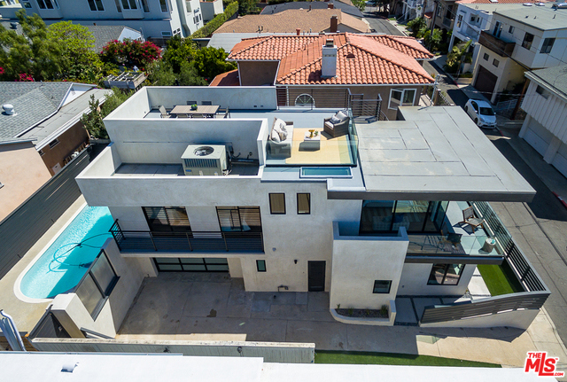 1017 8TH Street, Hermosa Beach, California 90254, 3 Bedrooms Bedrooms, ,2 BathroomsBathrooms,Residential,Sold,8TH,19507088
