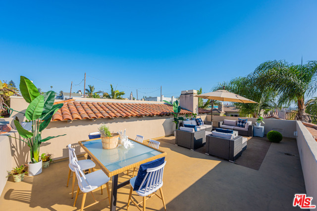 651 9th Street, Hermosa Beach, California 90254, 4 Bedrooms Bedrooms, ,4 BathroomsBathrooms,Residential,Sold,9th,20656988