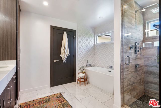 5 Bed Home for Sale in Studio City, California