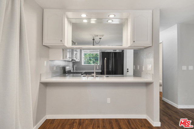 2 Bed Home for Sale in Van Nuys, California