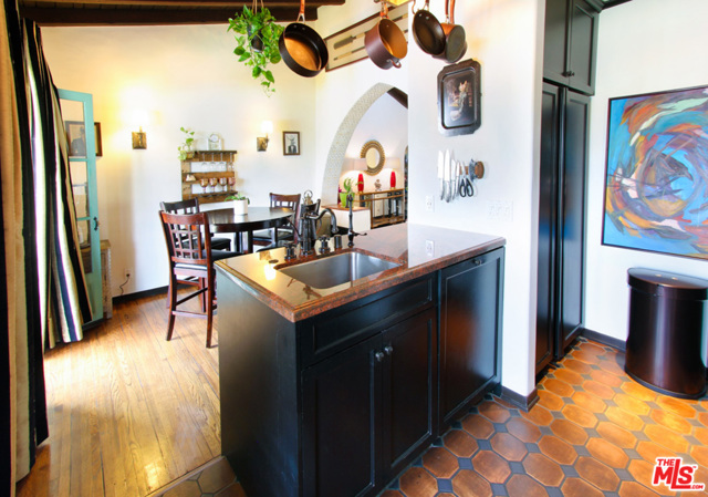 1 Bed Home for Sale in Los Angeles, California