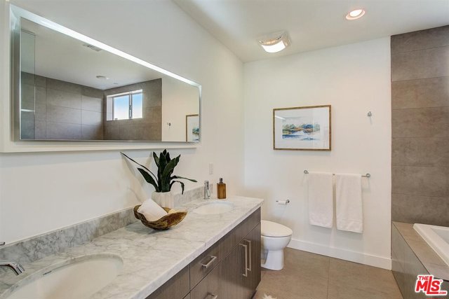 2 Bed Home for Sale in Los Angeles, California