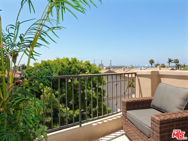 713 JUANITA Avenue, Redondo Beach, California 90277, 3 Bedrooms Bedrooms, ,3 BathroomsBathrooms,Residential,Sold,JUANITA,18338384