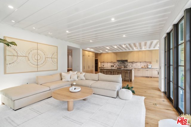 5 Bed Home for Sale in Los Angeles, California