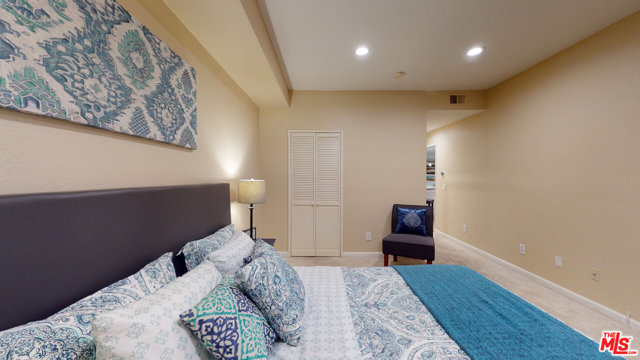 2 Bed Home for Sale in Sherman Oaks, California