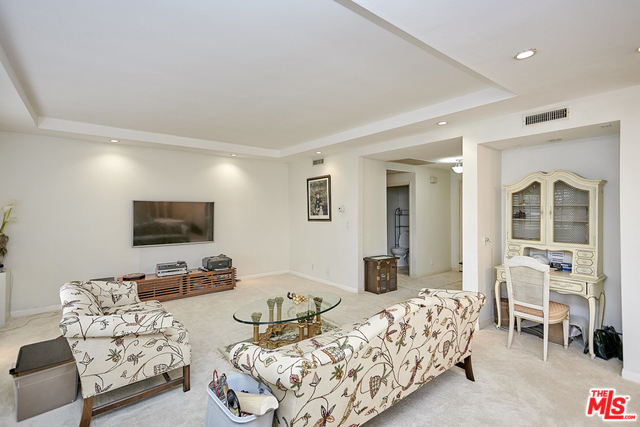 Photo of 631 WILCOX Avenue #2F, Los Angeles, CA 90004
