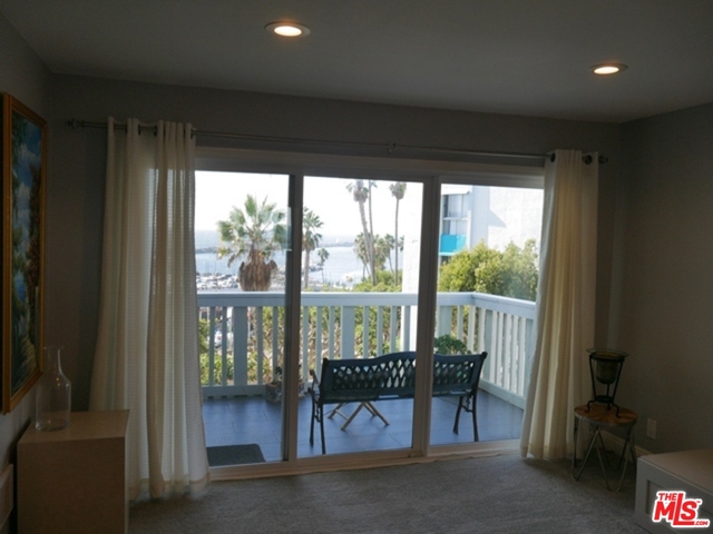 610 THE VILLAGE, Redondo Beach, California 90277, 1 Bedroom Bedrooms, ,1 BathroomBathrooms,Residential,Sold,THE VILLAGE,18390044