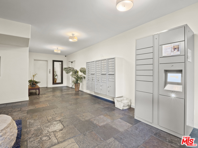 1 Bed Home for Sale in Los Angeles, California