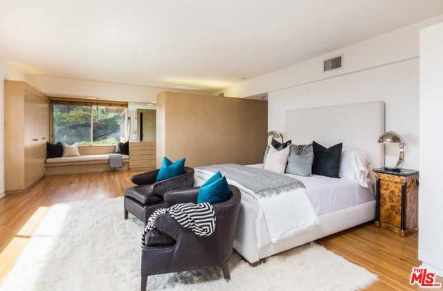 5 Bed Home for Sale in Los Angeles, California