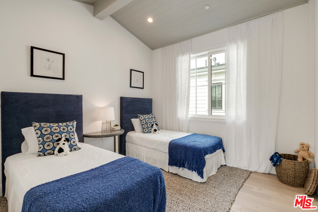 1813 OAK Avenue, Manhattan Beach, California 90266, 5 Bedrooms Bedrooms, ,4 BathroomsBathrooms,Residential,Sold,OAK,19433822