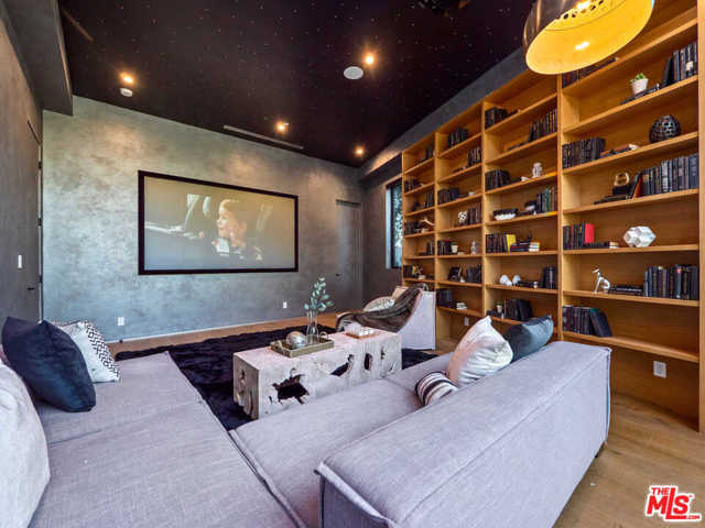 5 Bed Home for Sale in Los Angeles, California