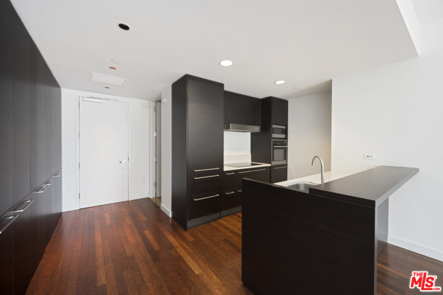 1 Bed Home for Sale in Los Angeles, California