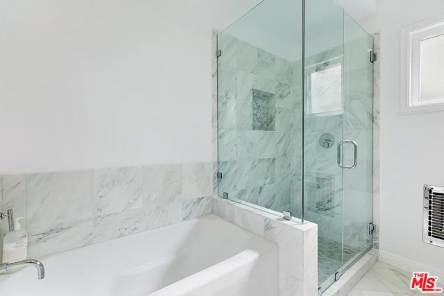 1 Bed Home for Sale in Los Angeles, California