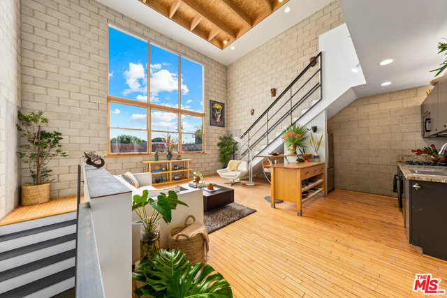 2 Bed Home for Sale in Los Angeles, California