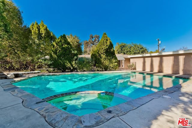 5 Bed Home for Sale in Encino, California
