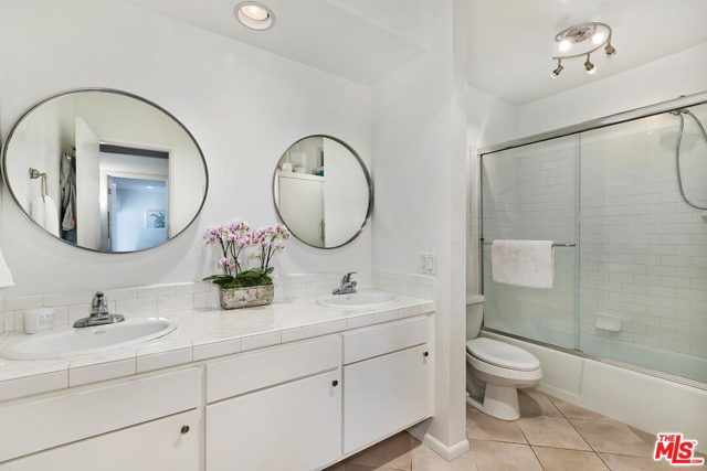 1 Bed Home for Sale in Los Angeles, California
